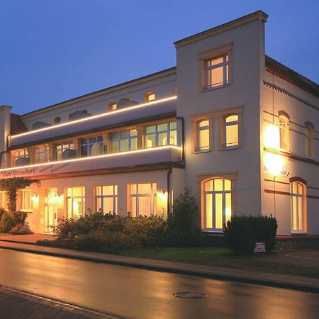 Appartementhaus Zum Strandkorb Kuehlungsborn Exterior photo