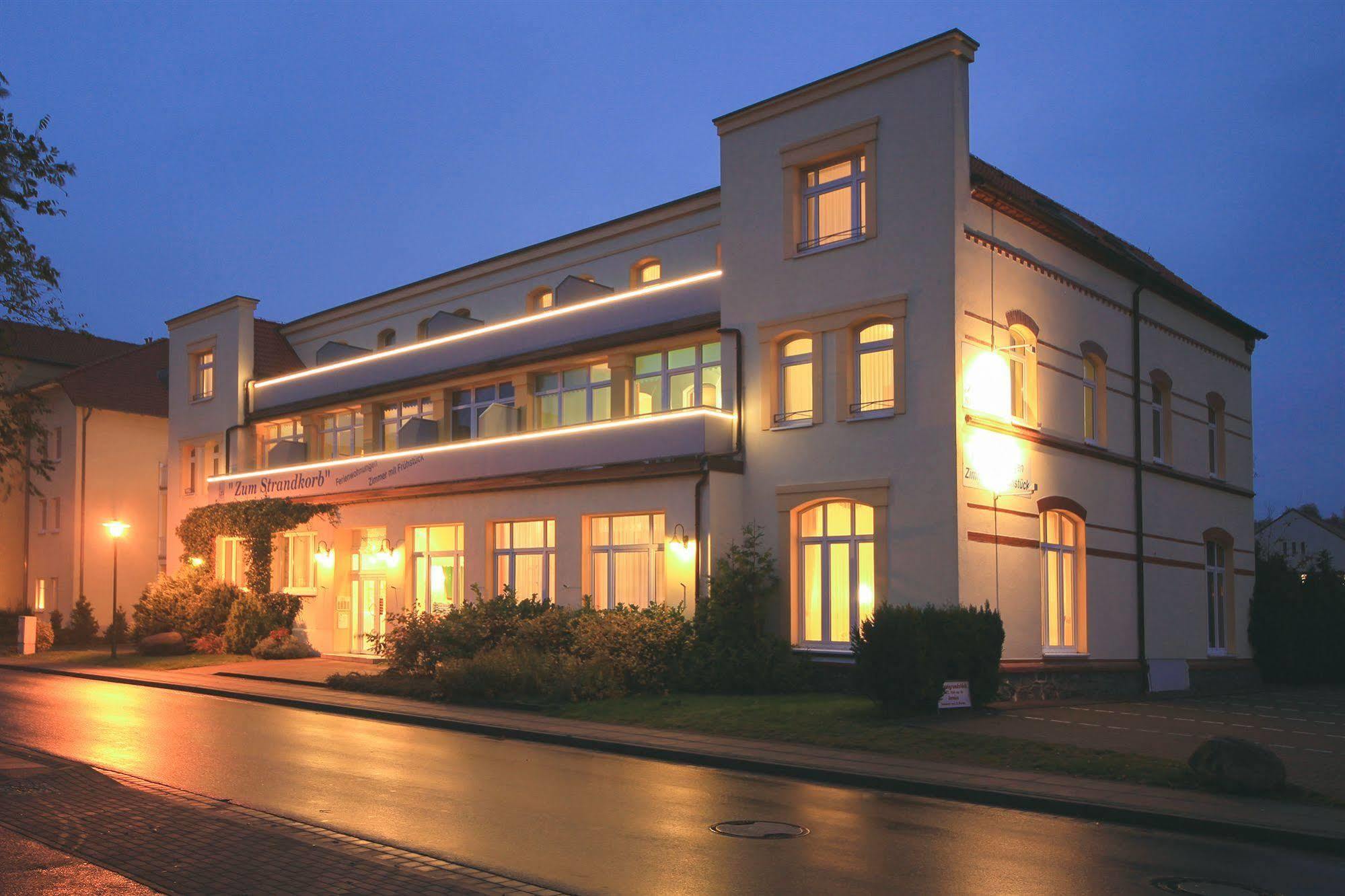 Appartementhaus Zum Strandkorb Kuehlungsborn Exterior photo
