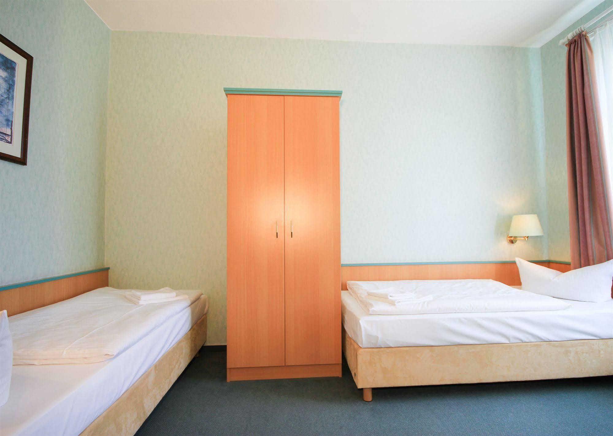 Appartementhaus Zum Strandkorb Kuehlungsborn Exterior photo